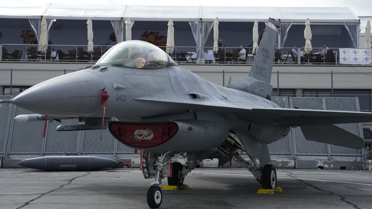 Potrvá to měsíce. Americký diplomat krotí optimismus ohledně dodávek F-16 na Ukrajinu
